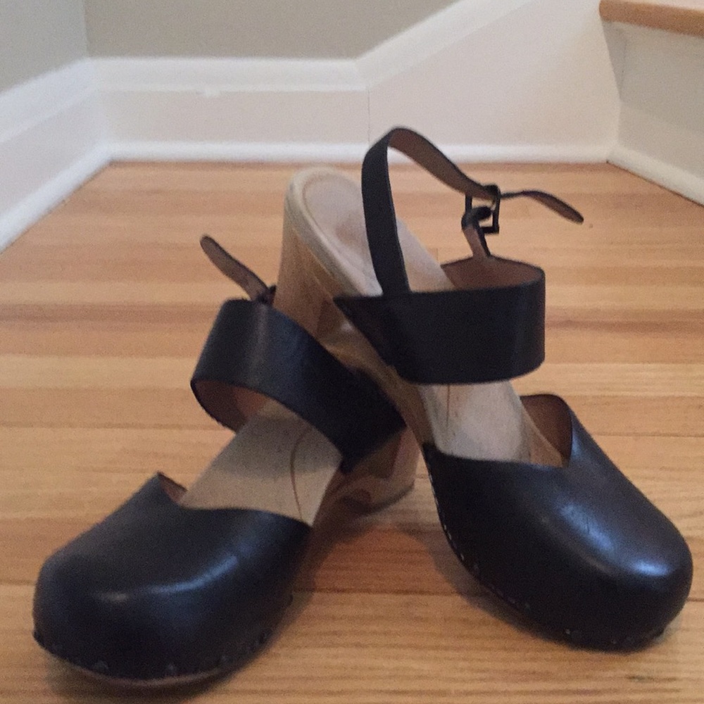 Dansko Thea black leather clogs, sandals, size 41
